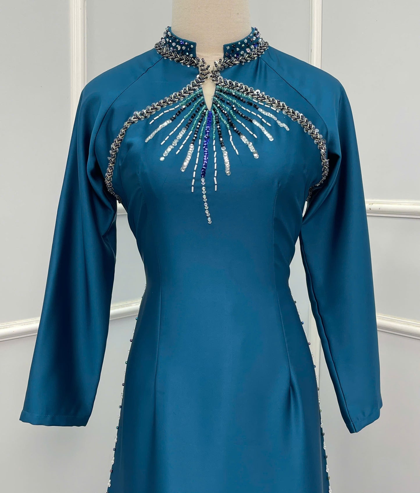 S209 Áo only - Áo dài lụa valentino thiết kế đính kết