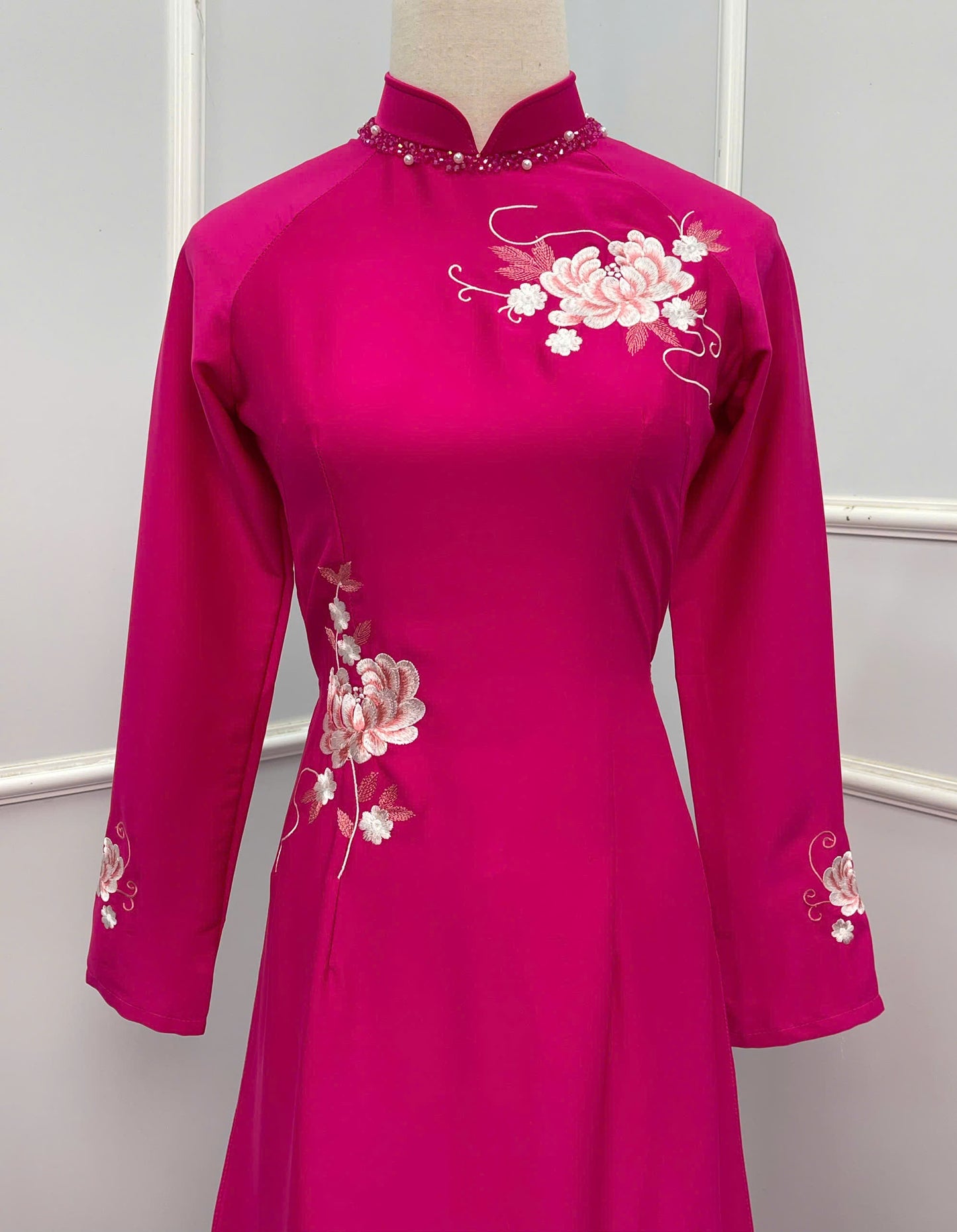 H259 1409 Áo only - Áo dài lụa Indo thêu hoa đính cổ