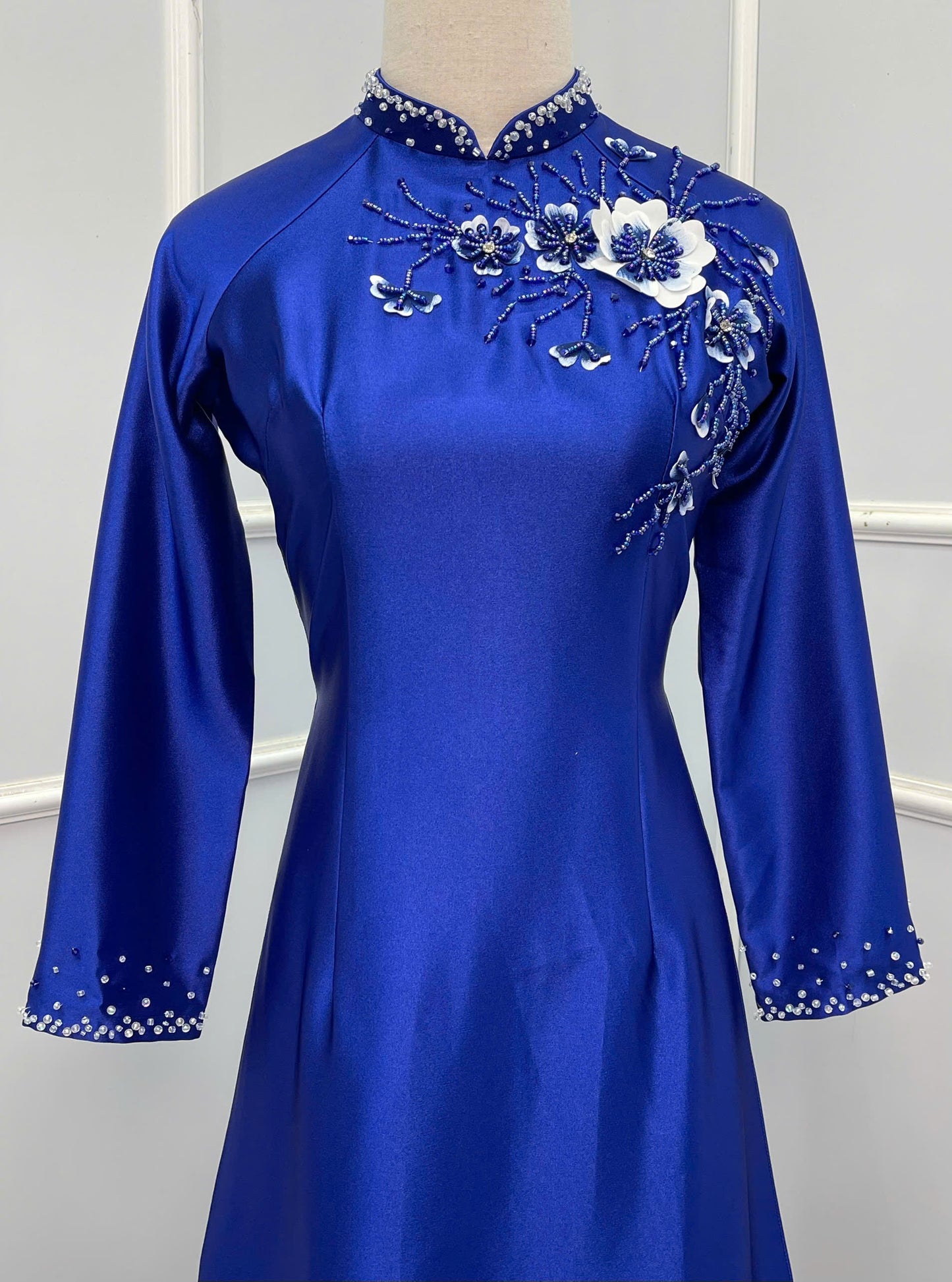 H251 1397 Áo only - Áo dài lụa valentino đính kết màu coban