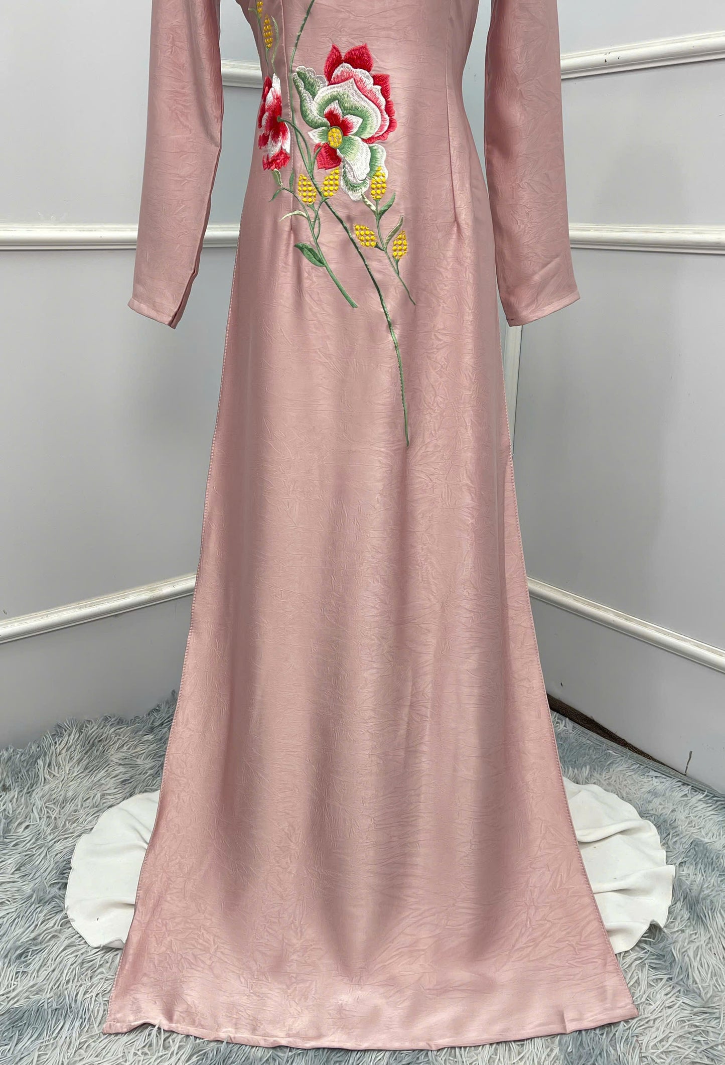 H257 1404 Áo dài lụa hà lan thêu hoa + quần cùng chất