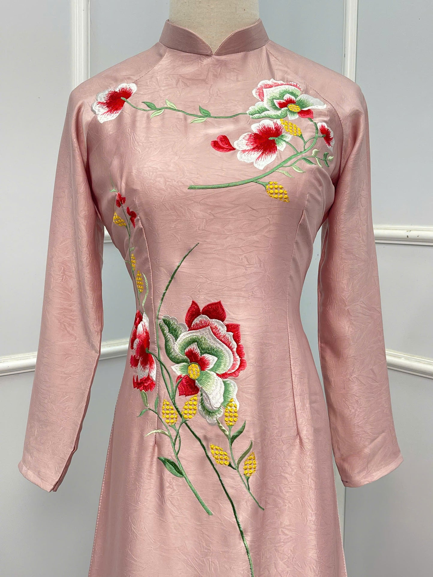 H257 1404 Áo dài lụa hà lan thêu hoa + quần cùng chất