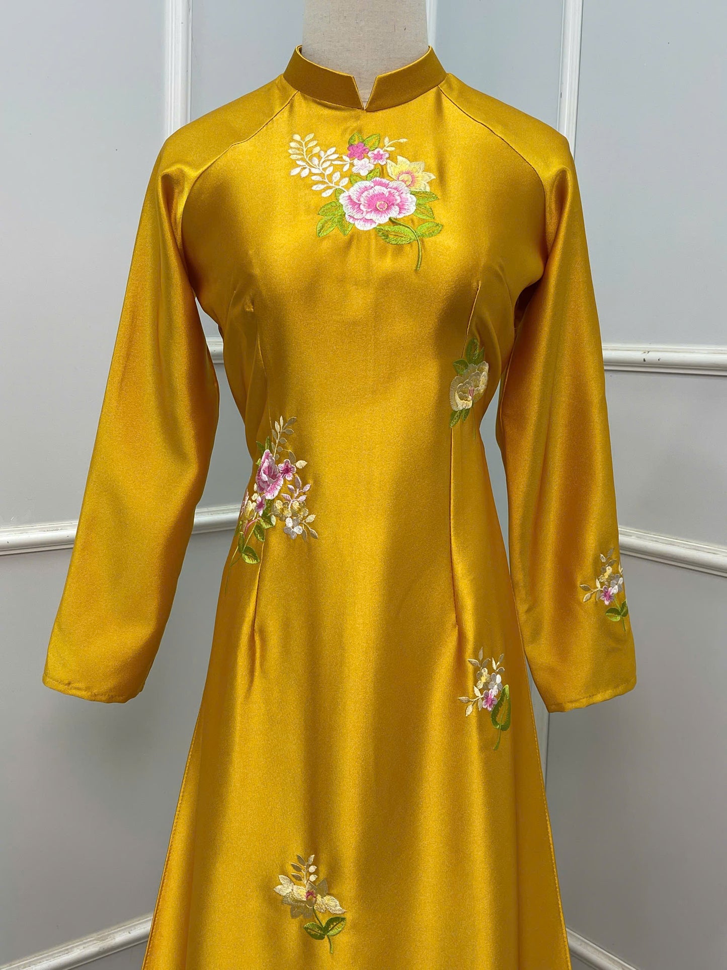 H292 1483 Áo only - Áo dài lụa valentino thêu hoa màu vàng