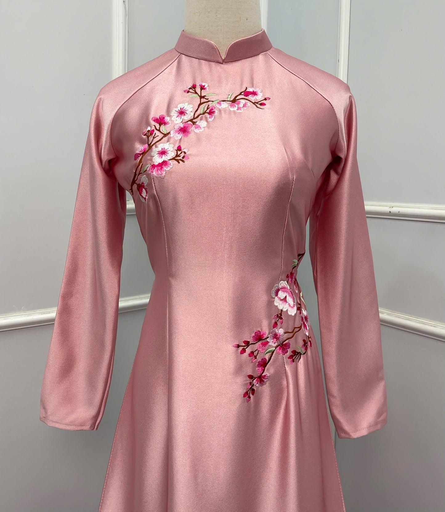 H291 1482 Áo only - Áo dài lụa valentino thêu hoa màu hồng phấn