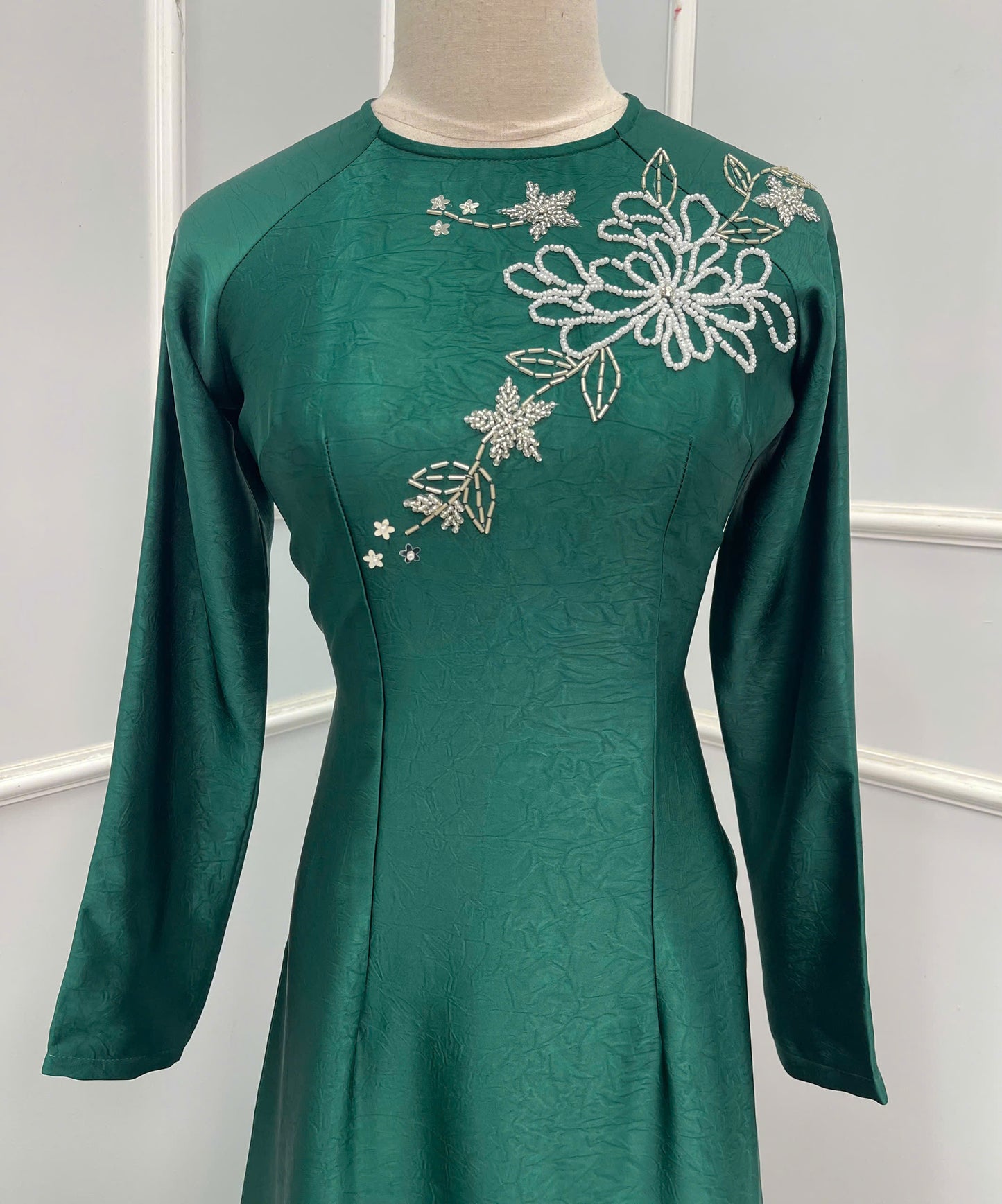 H320 1526 Áo only - Áo dài màu xanh đính vai