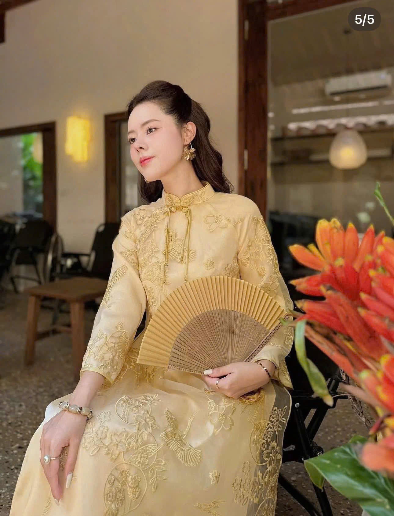 H338 Áo only - Áo dài cách tân dáng suông tơ 4 tà màu vàng nhạt