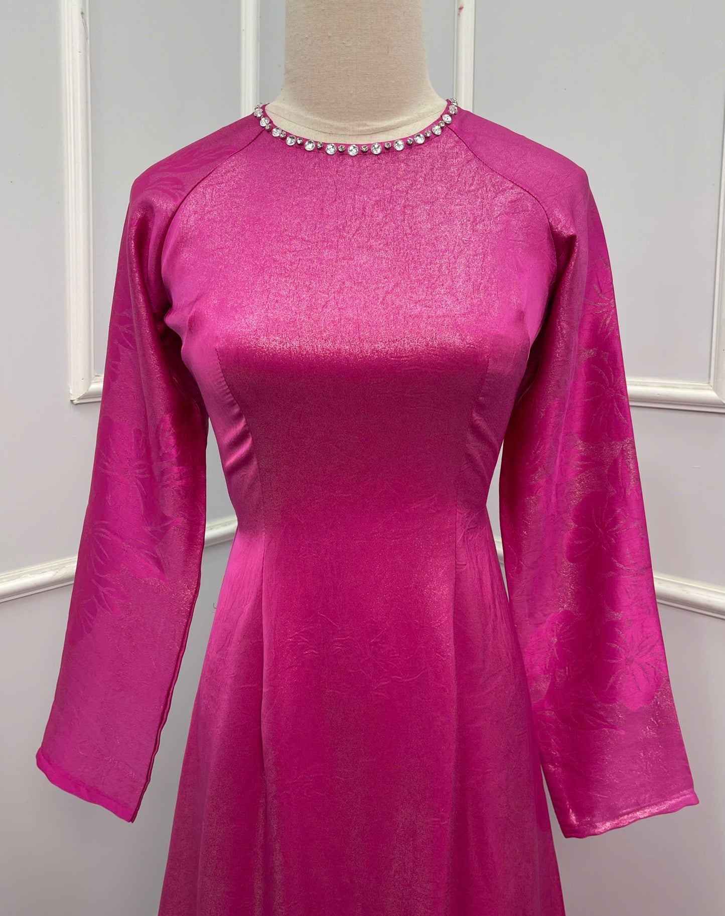 H336 Áo only - Áo dài lụa sa mạc nhà Cẩm Tú đính kết cổ màu hồng sen