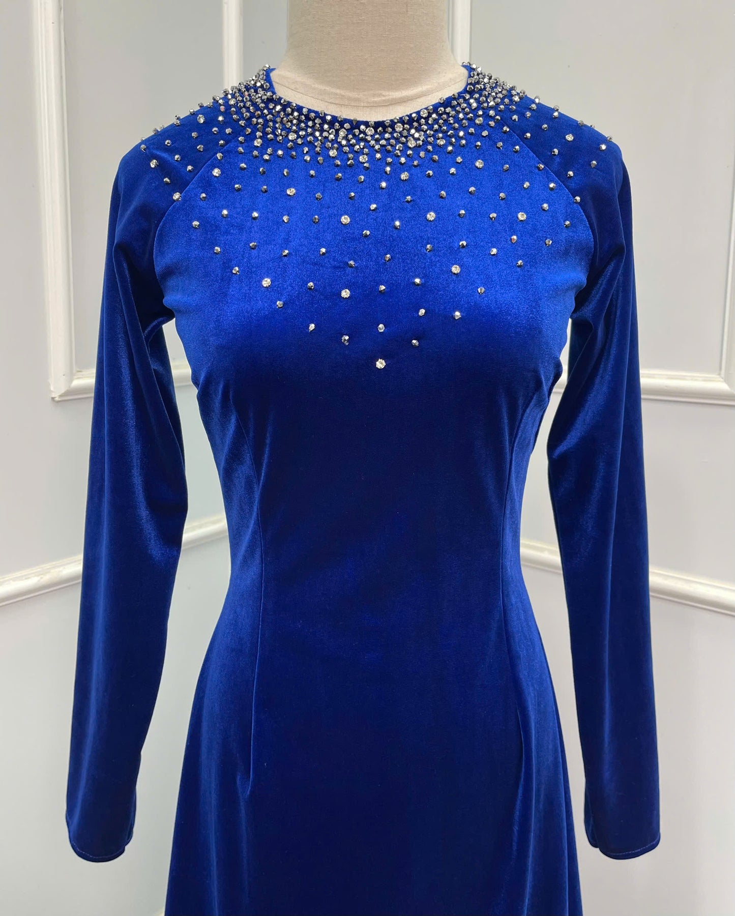 H326 Áo only - Áo dài nhung đính kết cổ màu xanh coban