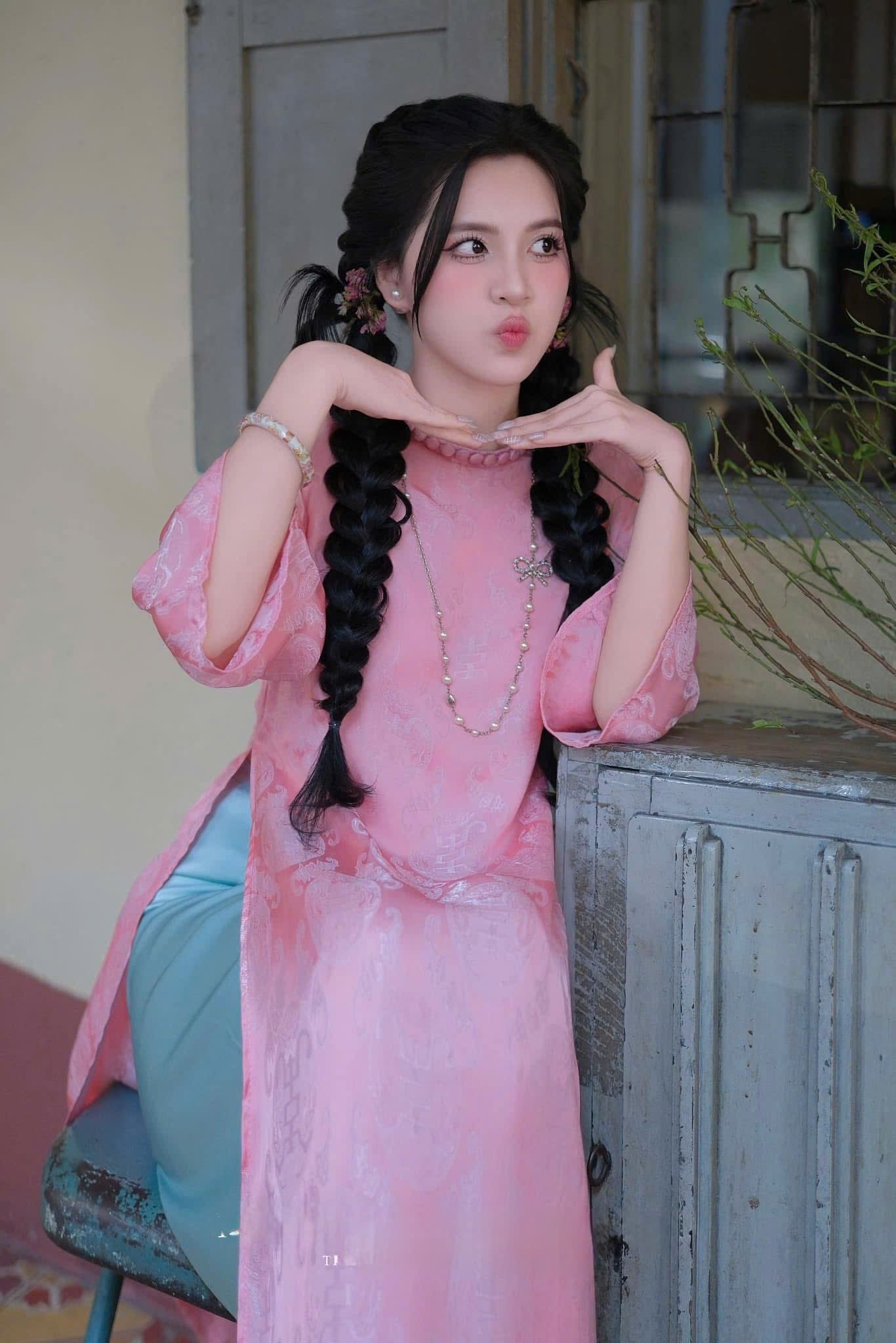 T626 Áo + quần - Áo dài thọ dơi hồng đính cúc bọc