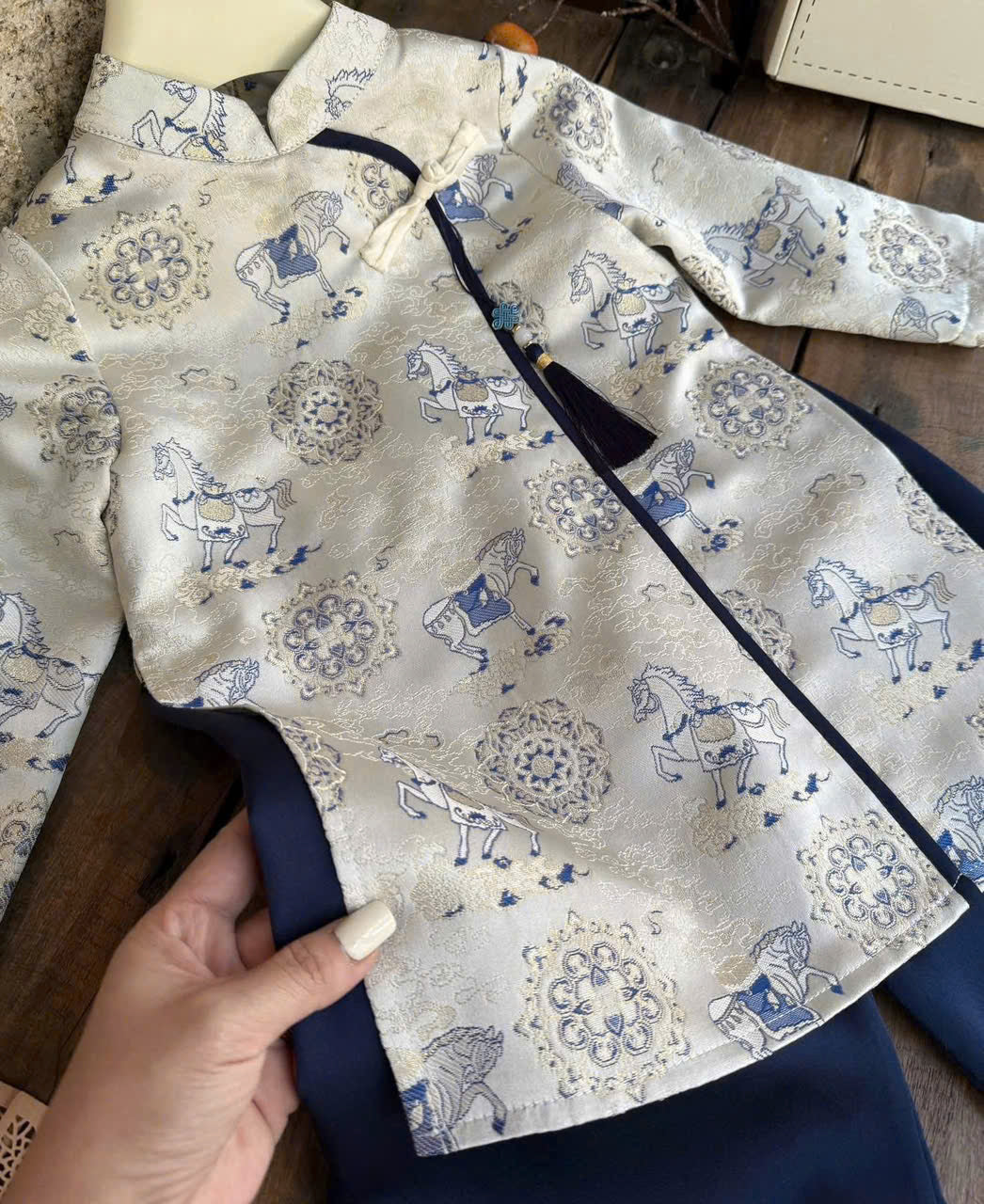 BT70 1993 Áo + quần - Áo dài bé trai gấm màu trắng