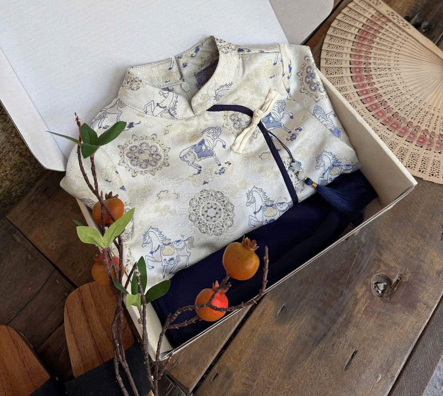 BT70 1993 Áo + quần - Áo dài bé trai gấm màu trắng