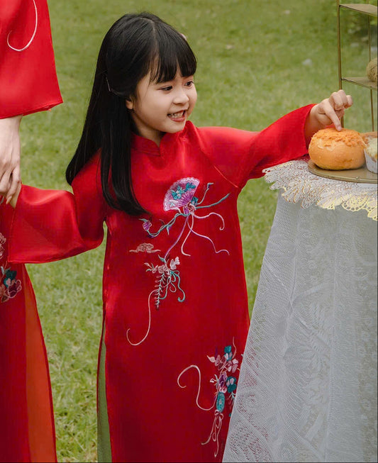 M286 2153 Áo + quần nhũ - Áo dài bé gái tơ thêu màu đỏ hình quạt