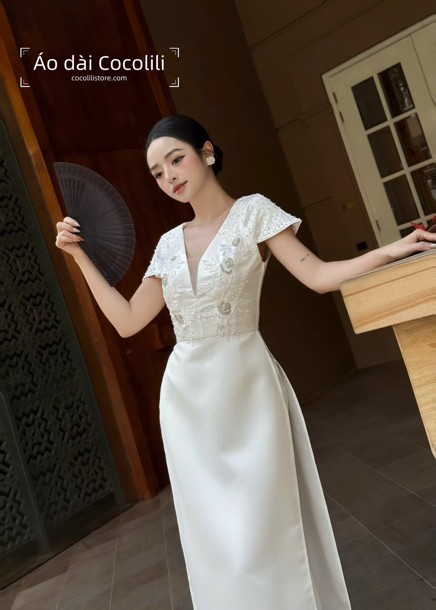 M321 2334 Áo + quần trắng - Áo dài cách tân cổ V ngắn tay