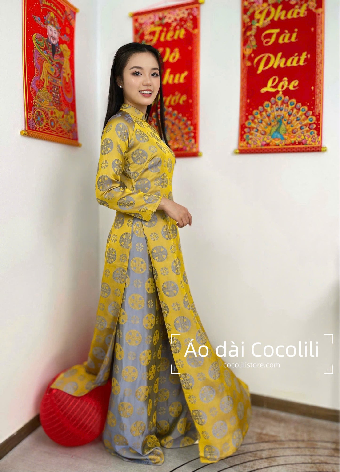 M336 áo + quần cùng chất - Áo dài dáng truyền thống chiết li tà 130cm màu vàng