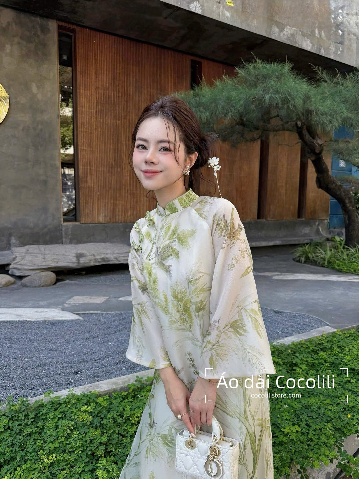 M365 áo màu cốm nhạt + quần nhũ - Áo dài dáng suông tơ 4 tà đính nơ