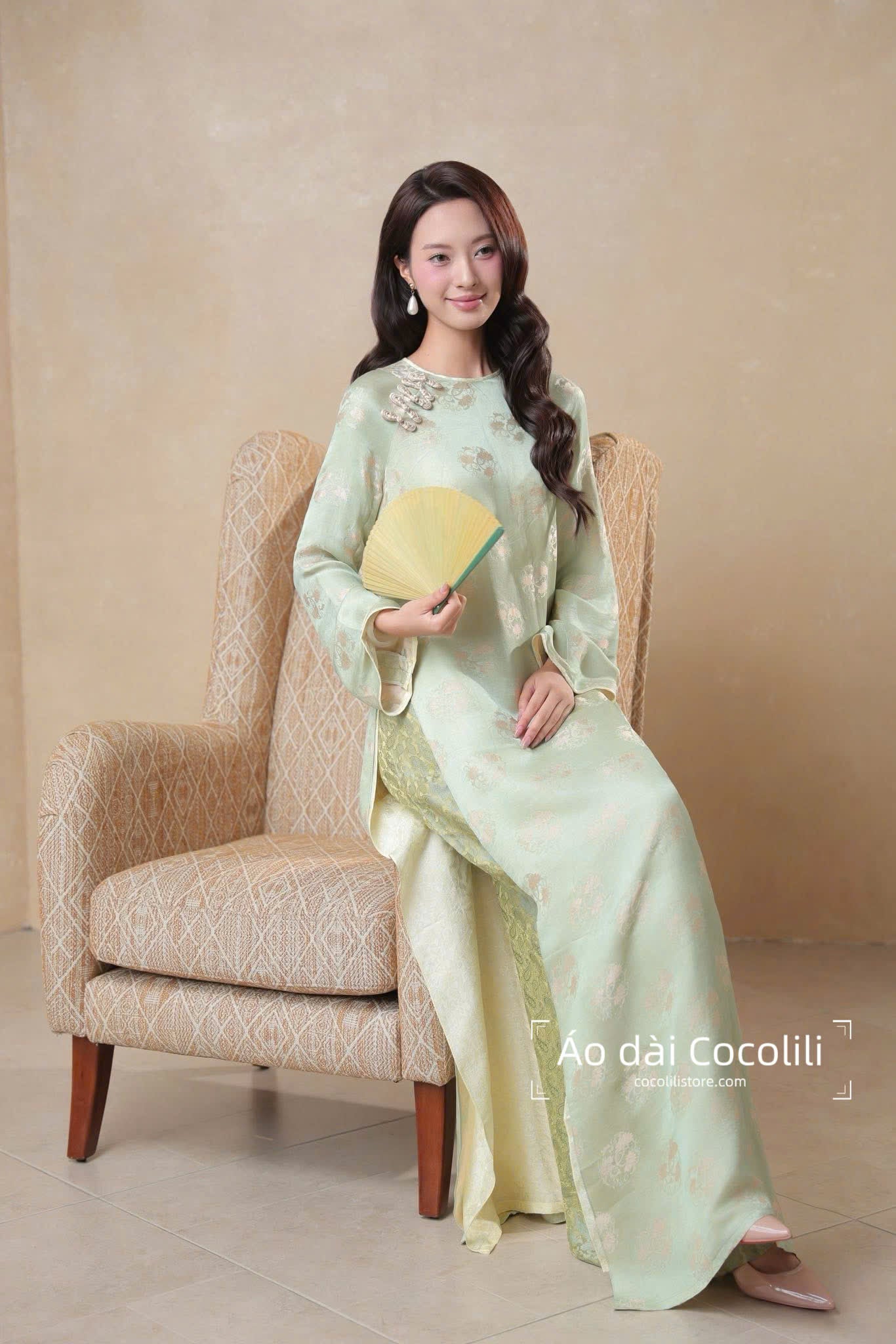 HD361 Áo xanh cốm + quần nha xá - Áo dài dáng suông 4 tà lụa nha xá
