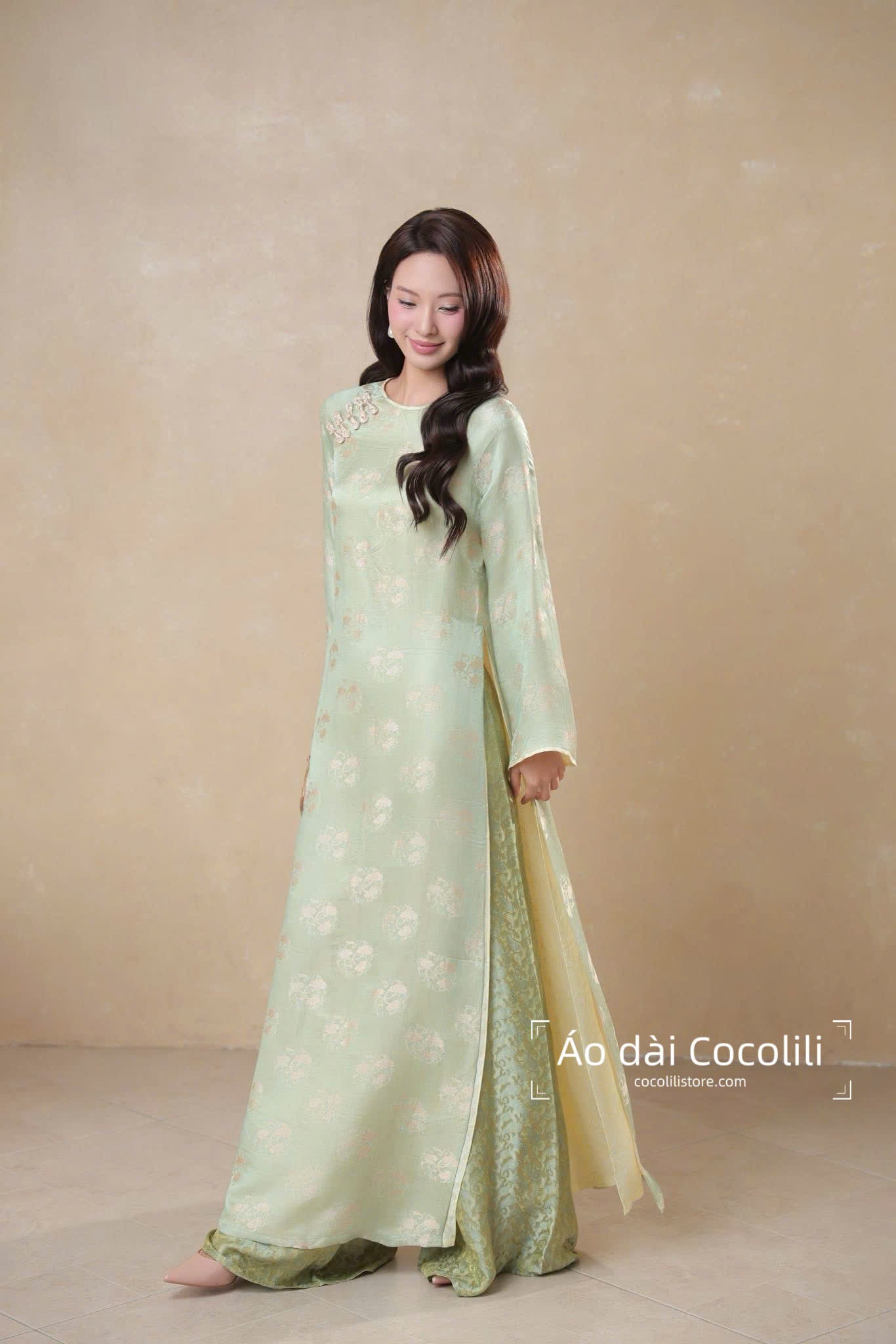 HD361 Áo xanh cốm + quần nha xá - Áo dài dáng suông 4 tà lụa nha xá