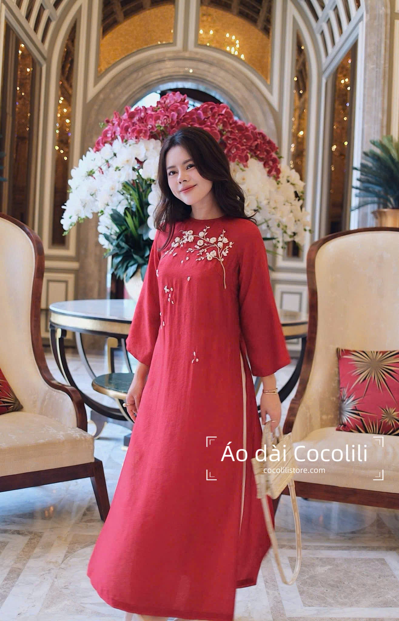 H570 Áo only no pants - Áo dài dáng suông 4 tà tơ thêu ruy băng màu đỏ