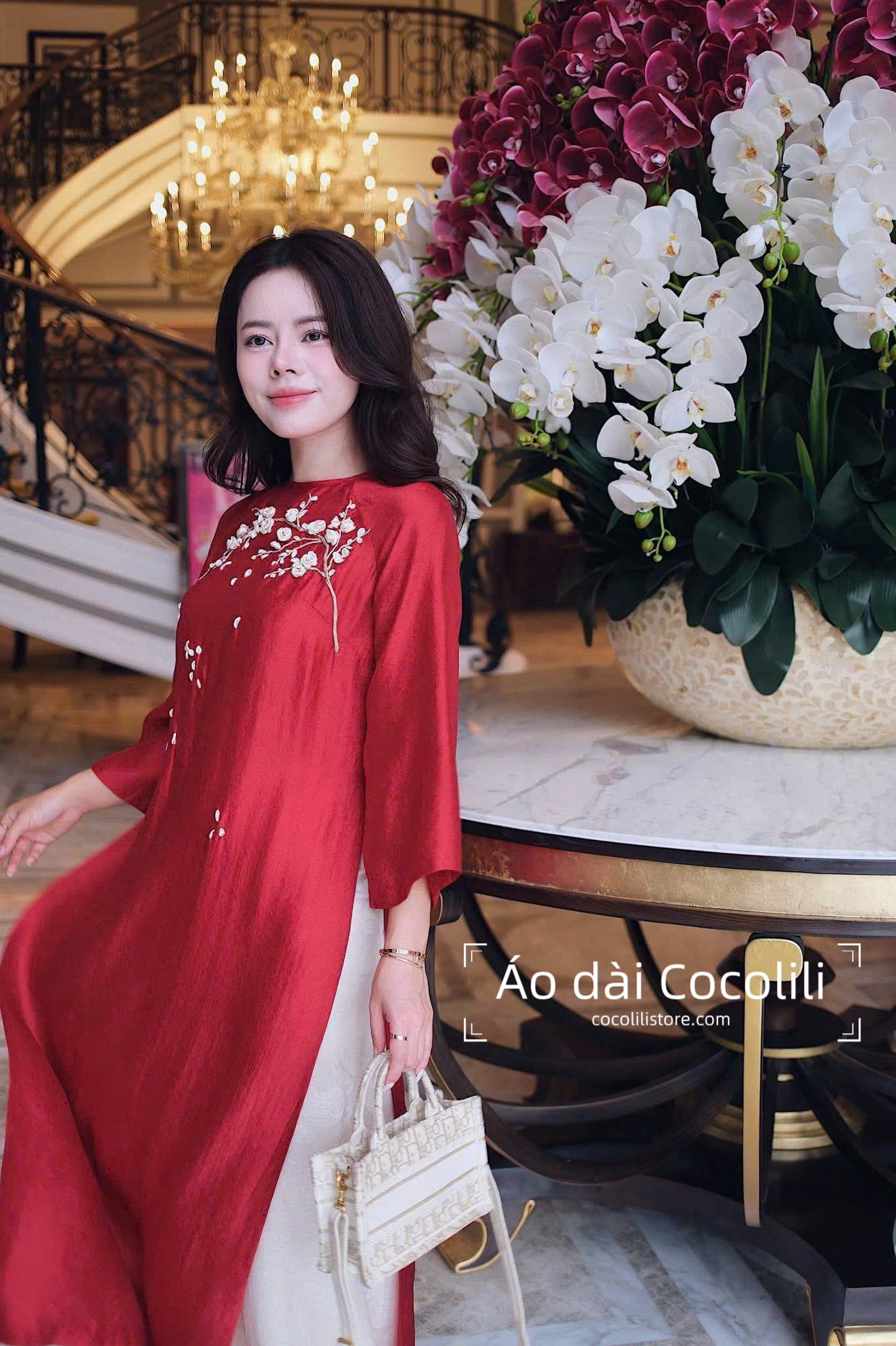 H570 Áo only no pants - Áo dài dáng suông 4 tà tơ thêu ruy băng màu đỏ