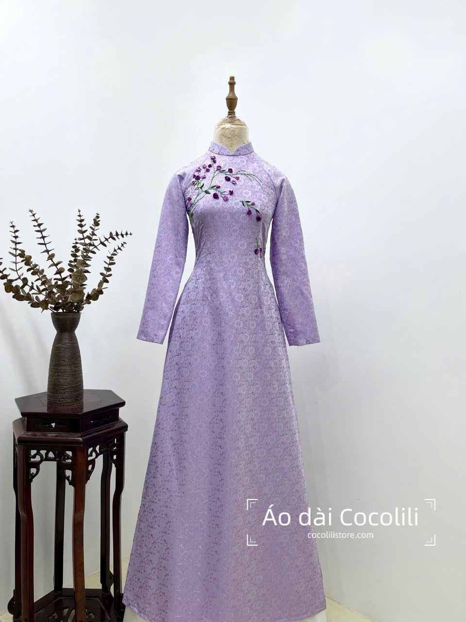 H526 3315 Áo only no pants - Áo dài lụa hoa cúc thêu 4 tà lót chiffon màu tím