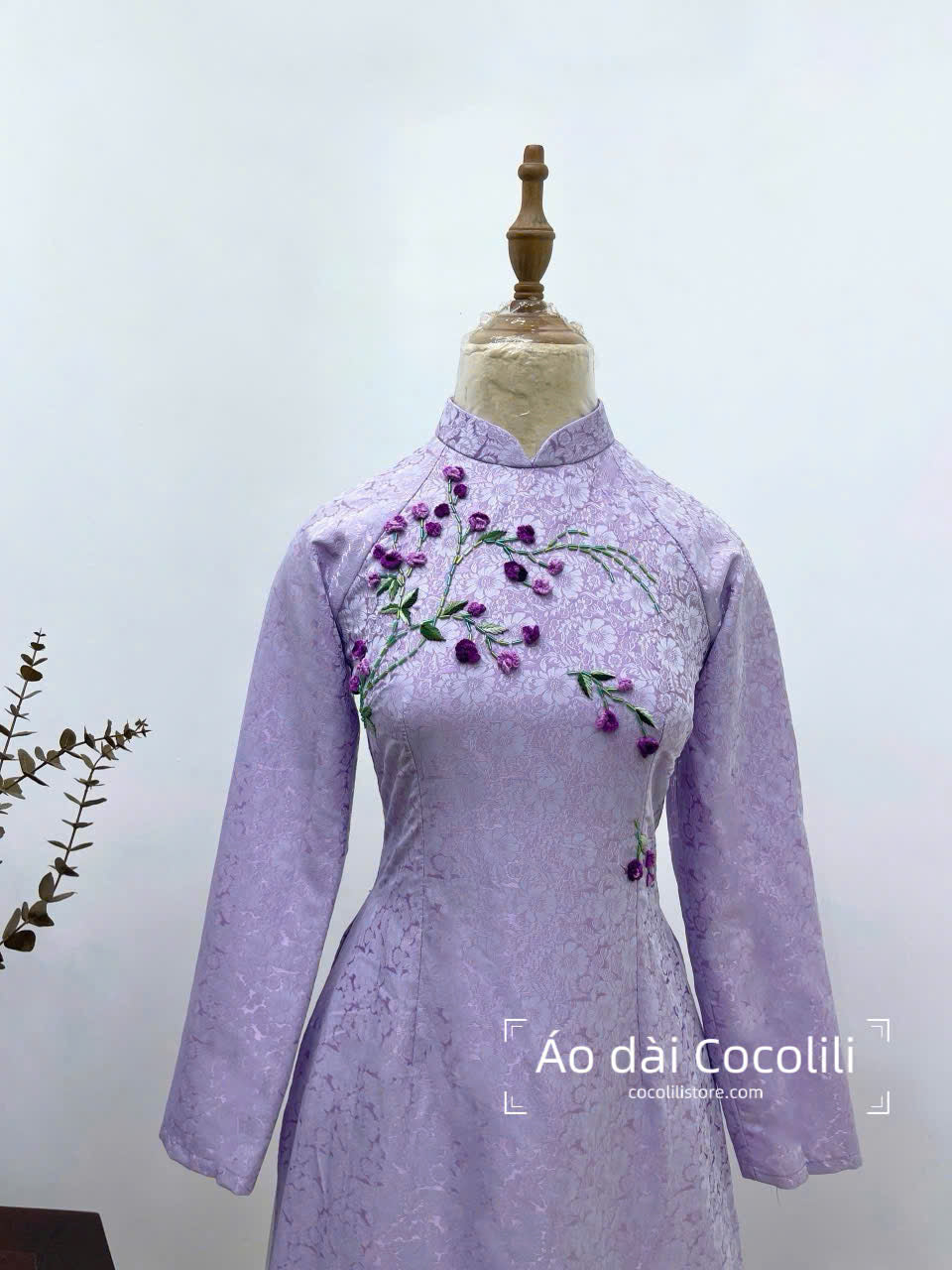 H526 3315 Áo only no pants - Áo dài lụa hoa cúc thêu 4 tà lót chiffon màu tím