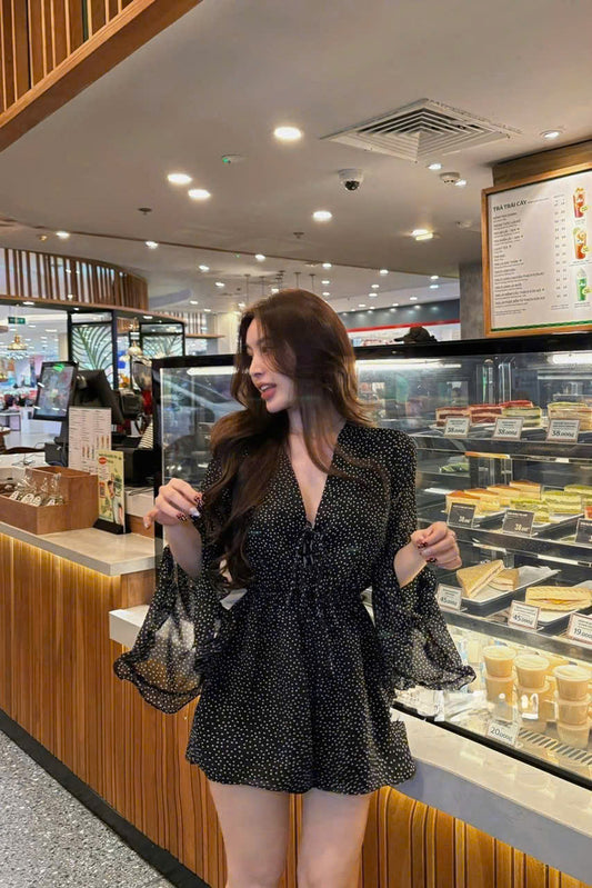 AO5 - Romper chấm bi cổ V