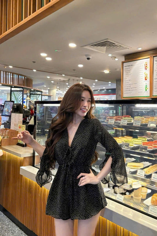 AO5 - Romper chấm bi cổ V