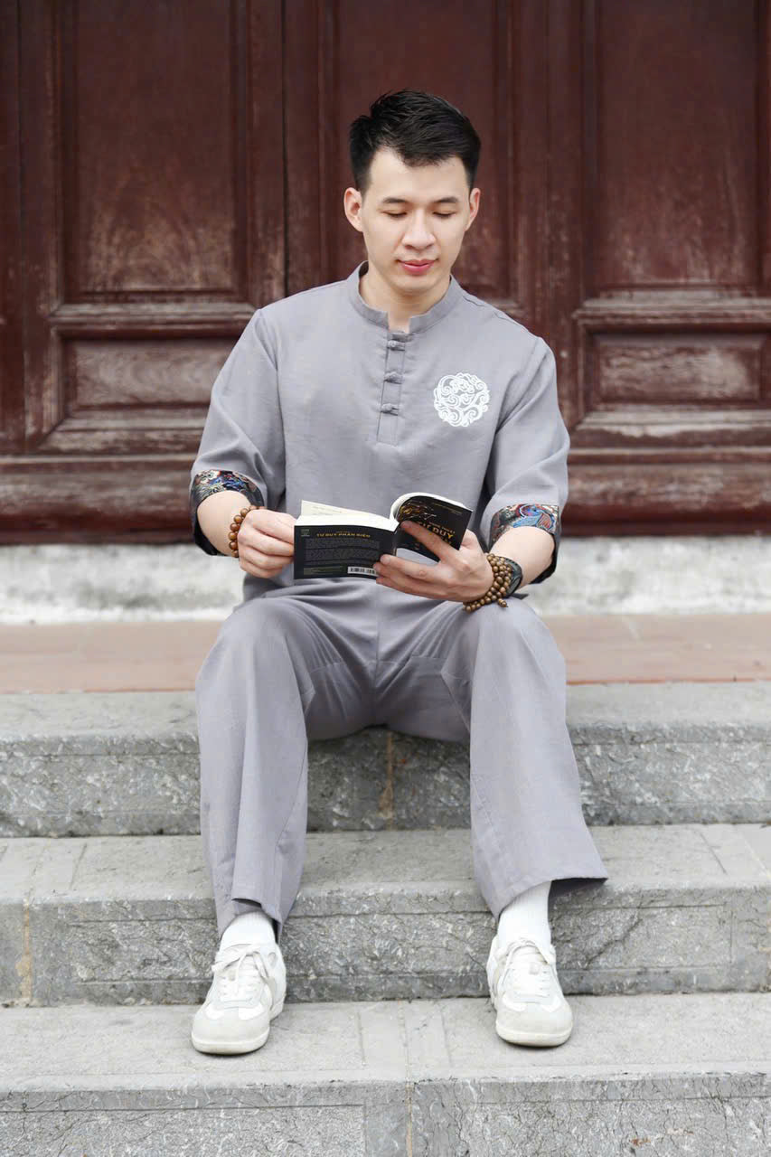 BB131 3712 - Bộ đồ lam cho nam thêu màu xám