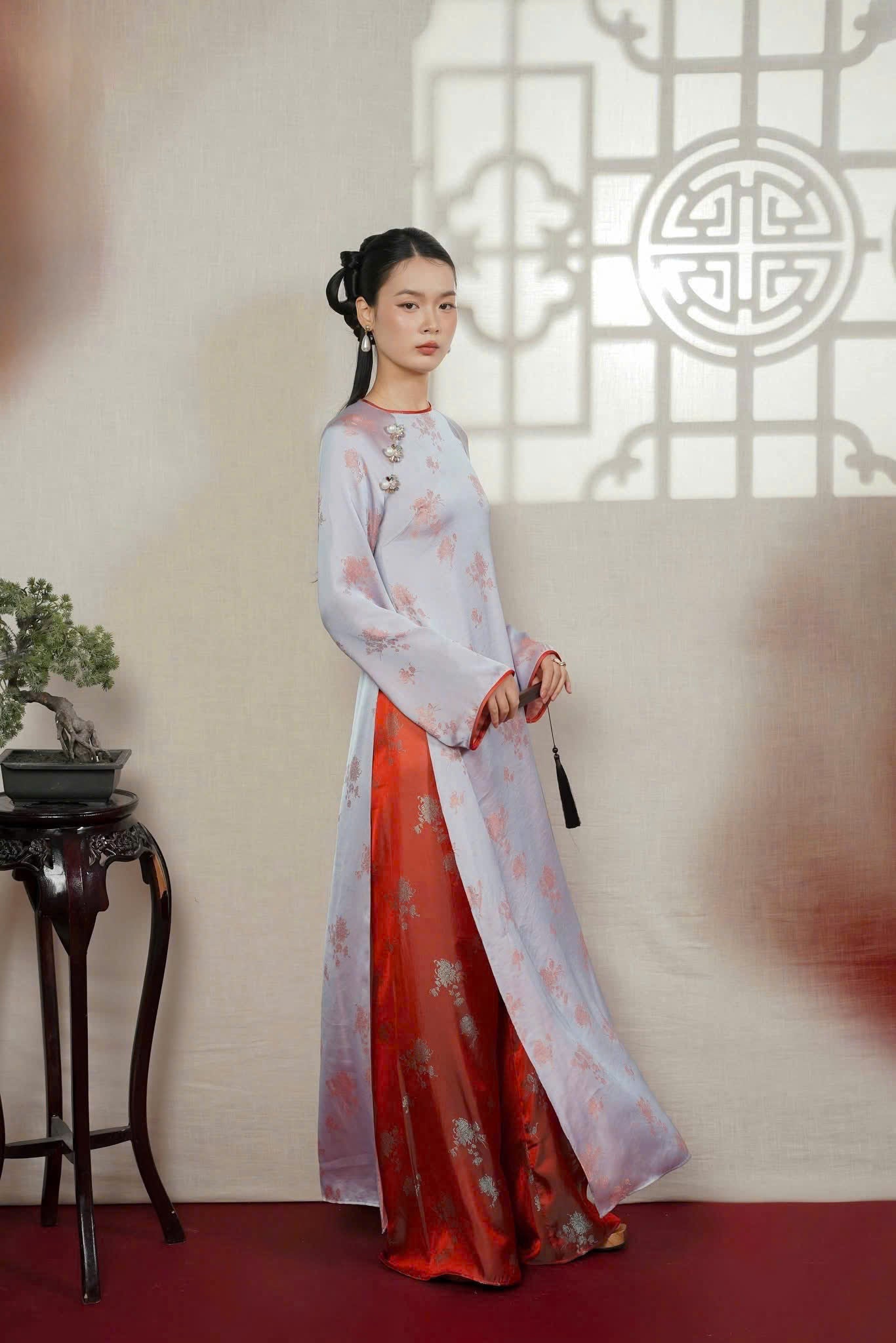 M563 Áo + quần cùng chất - Áo dài dáng suông lụa 2 da hoa cúc