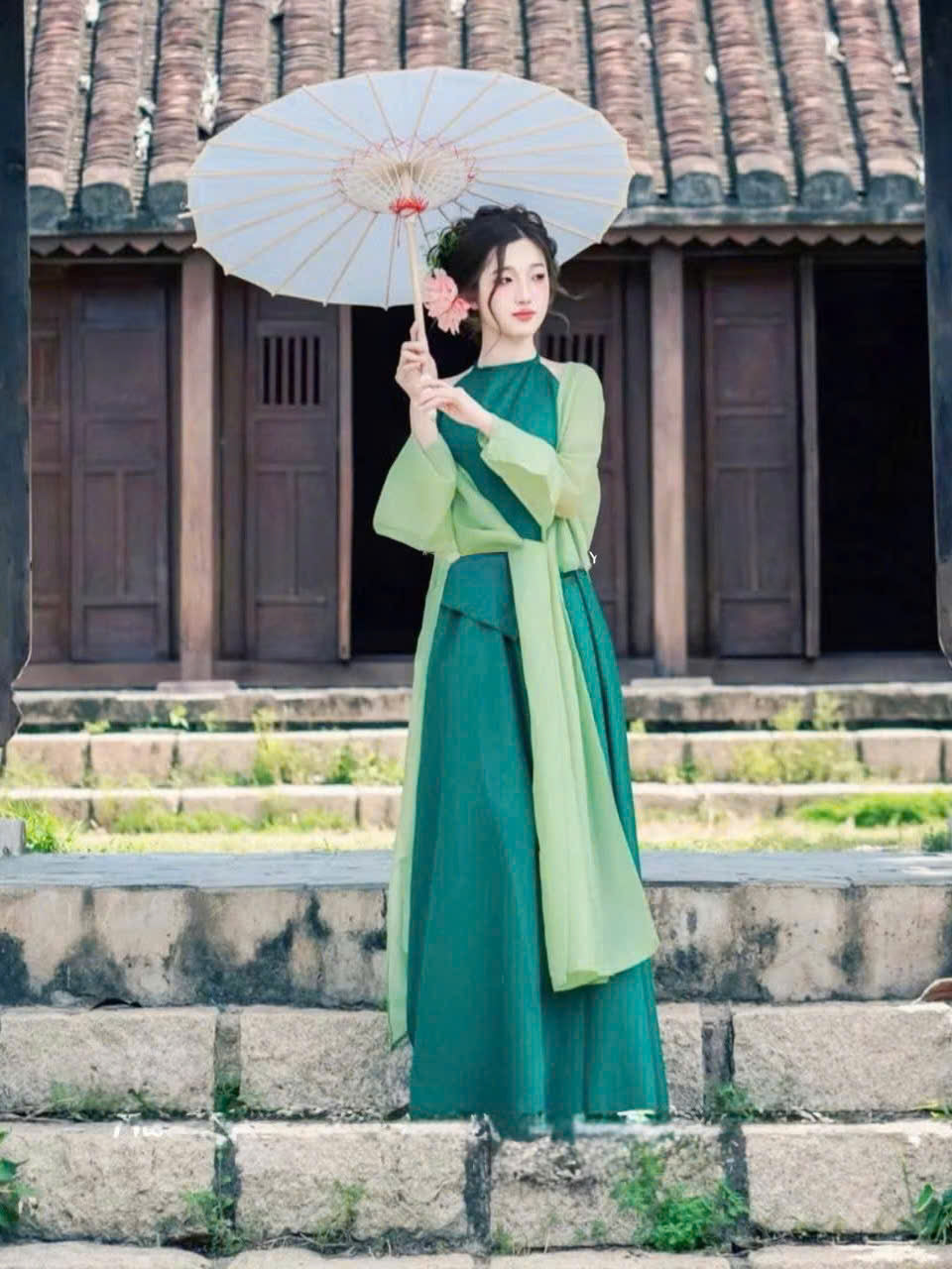 3951 Set tứ thân gồm mấn + yếm + áo khoác + váy màu xanh lá
