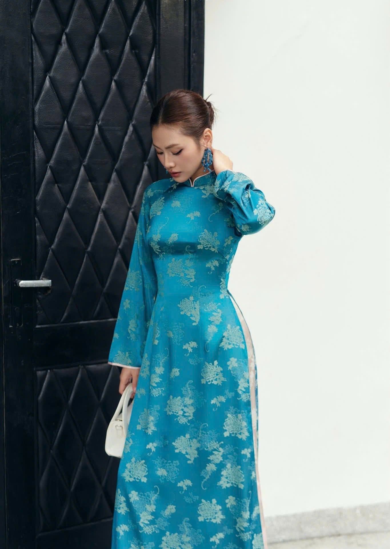 H733 4051 Áo only no pants - Áo dài dáng truyền thống chiết li eo màu xanh dương