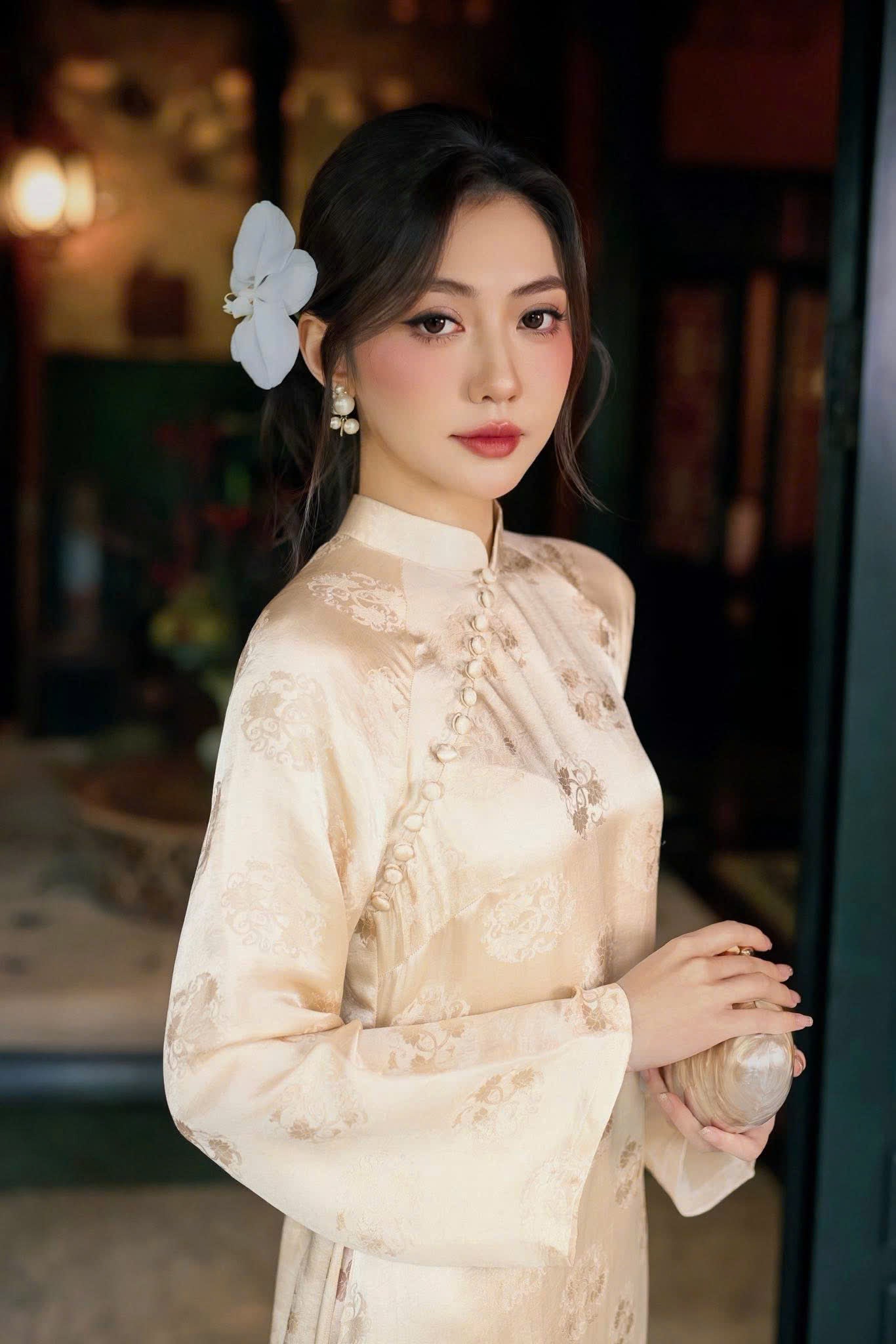 H738 4057 Áo only no pants - Áo dài lụa tằm thọ dáng suông 2 tà lụa tằm màu da