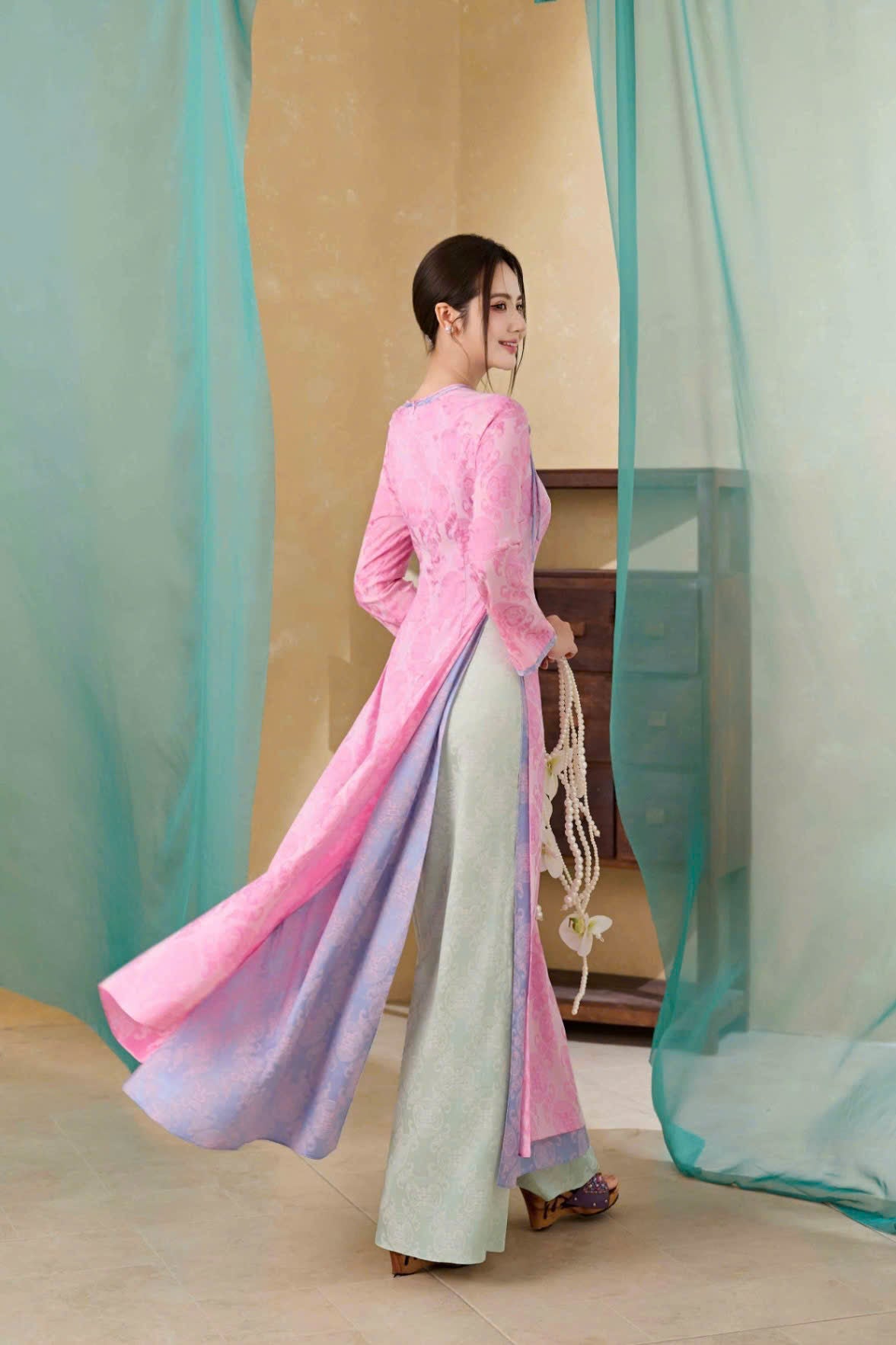 M576 4102 Áo + quần thọ dơi - Áo dài dáng truyền thống chiết li eo lụa gấm thọ dơi