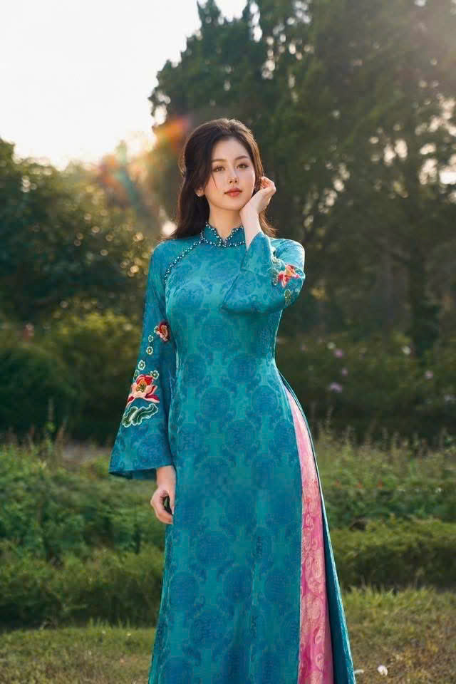 H760 4112 Áo only no pants - Áo dài dáng suông lụa gấm thọ dơi thêu đính kết cổ