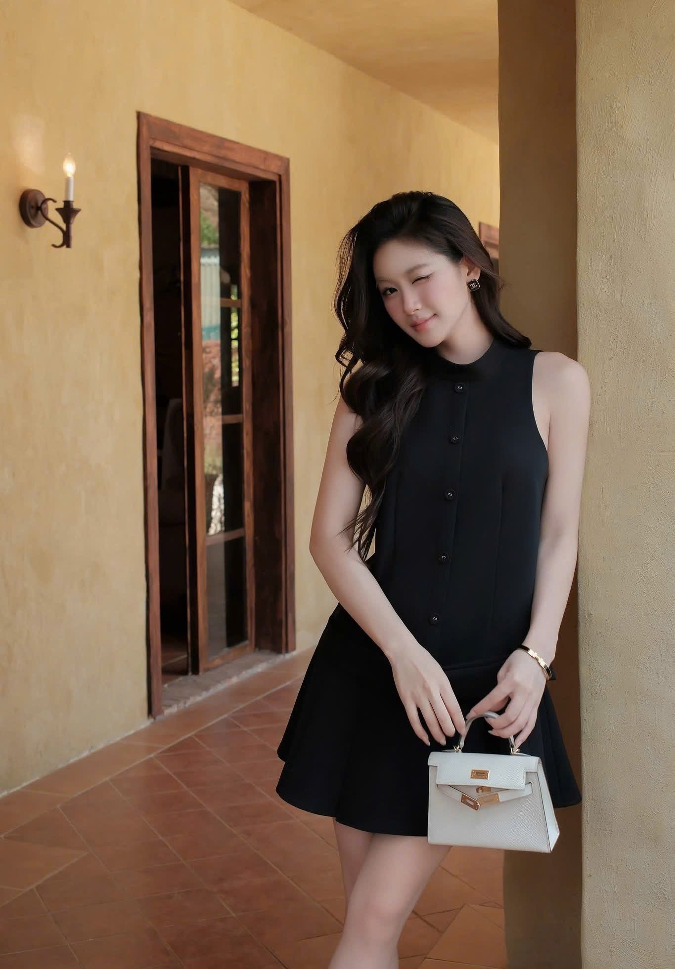DN00123 4180 - Đầm suông cổ cao xếp li màu đen