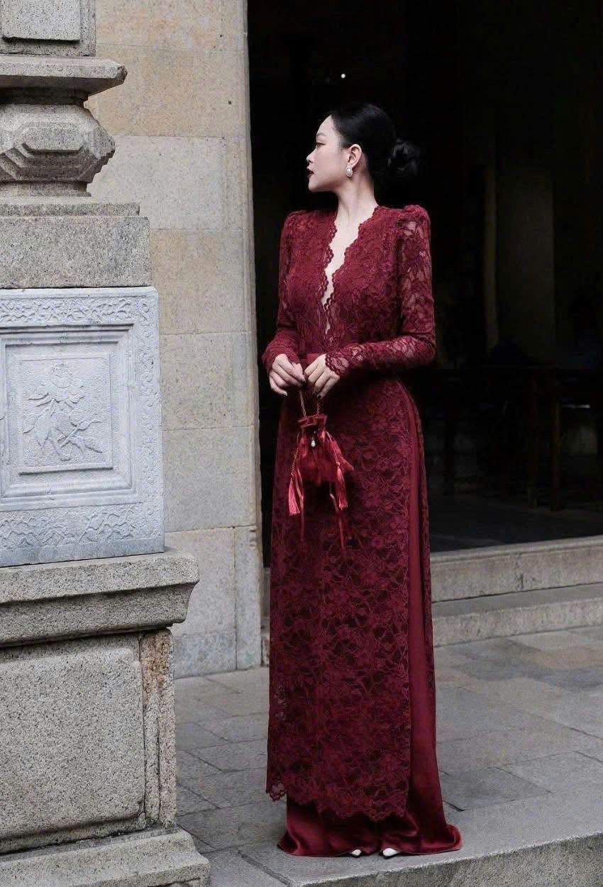 R31 4268 Áo only no pants - Áo dài ren đỏ đậm