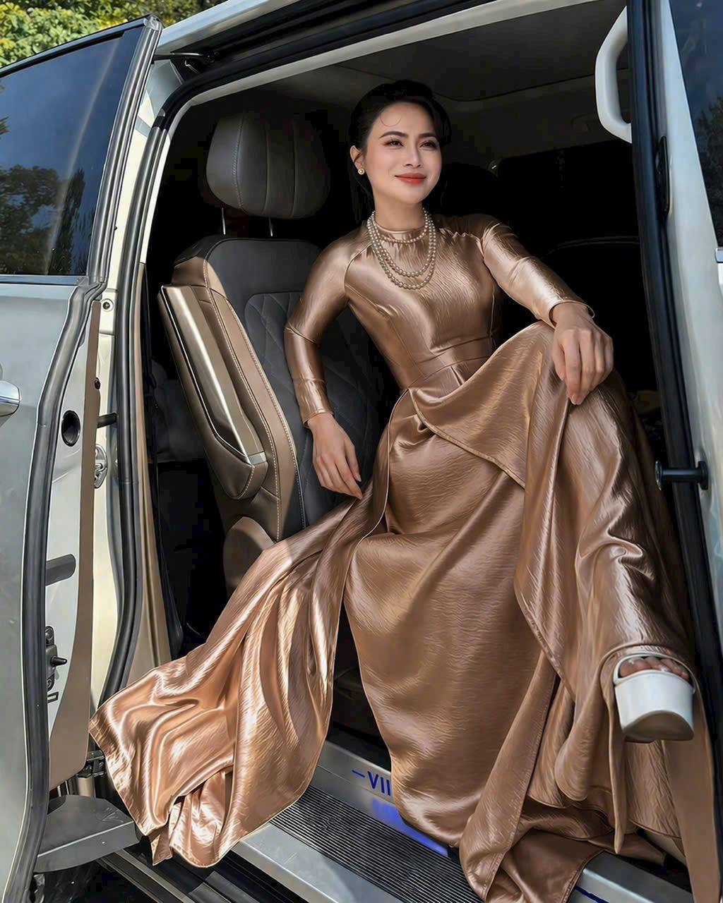 M585 4313 Áo + quần váy - Áo dài dáng truyền thống chiết li eo lụa tằm titan màu nâu nude