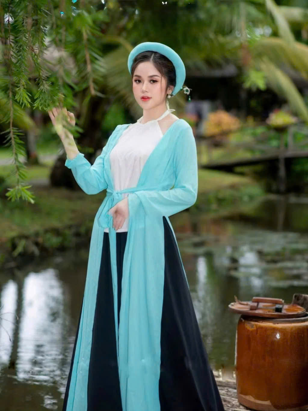 Y20 4358 - Set tứ thân gồm mấn + yếm trắng + áo khoác xanh ngọc + váy đen