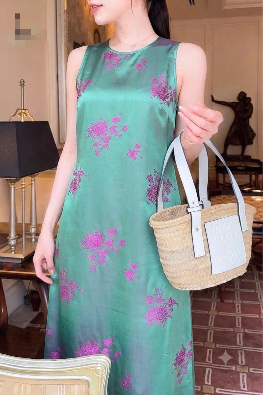V09 4362 - Đầm dáng dài lụa tằm cúc màu xanh lá