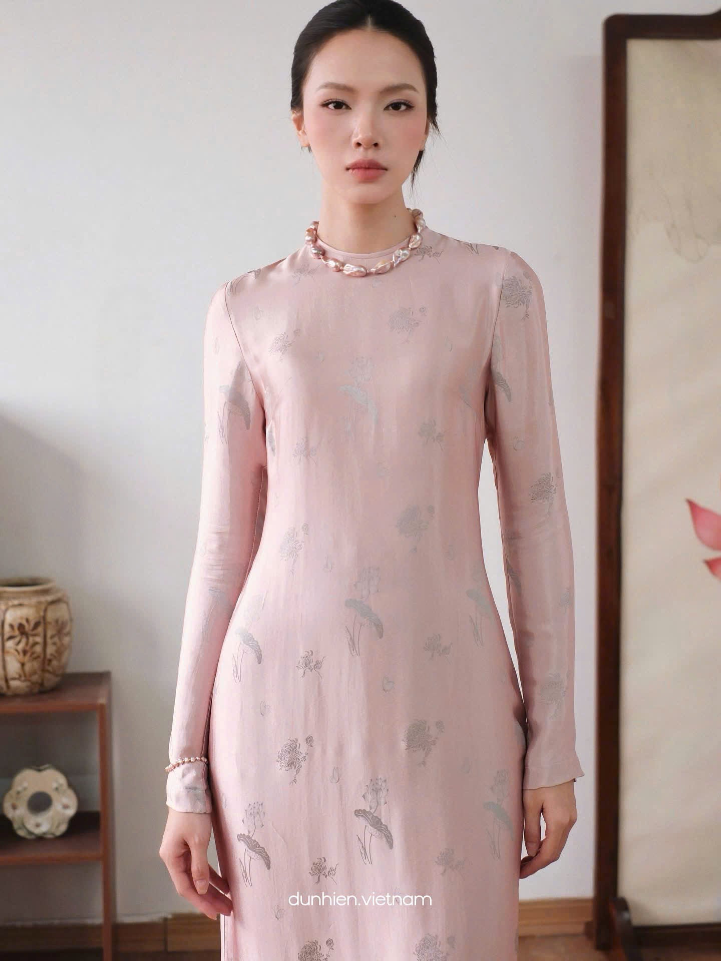 V20 - Đầm lụa nha xá tay dài màu hồng