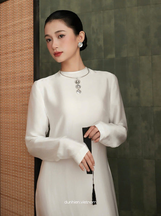 V22 - Đầm lụa nha xá tay dài màu trắng kem