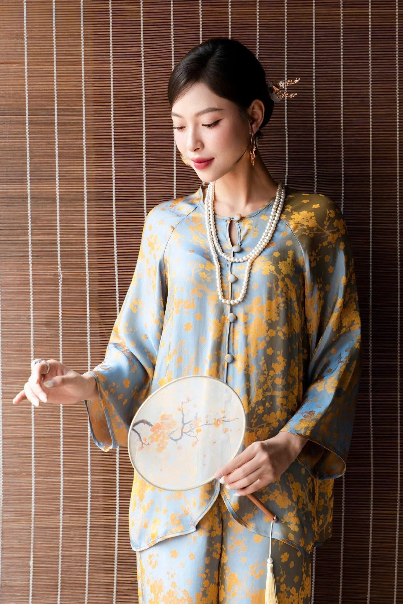 BB260 - Set bà ba lụa tằm tuyết mai màu vàng xám