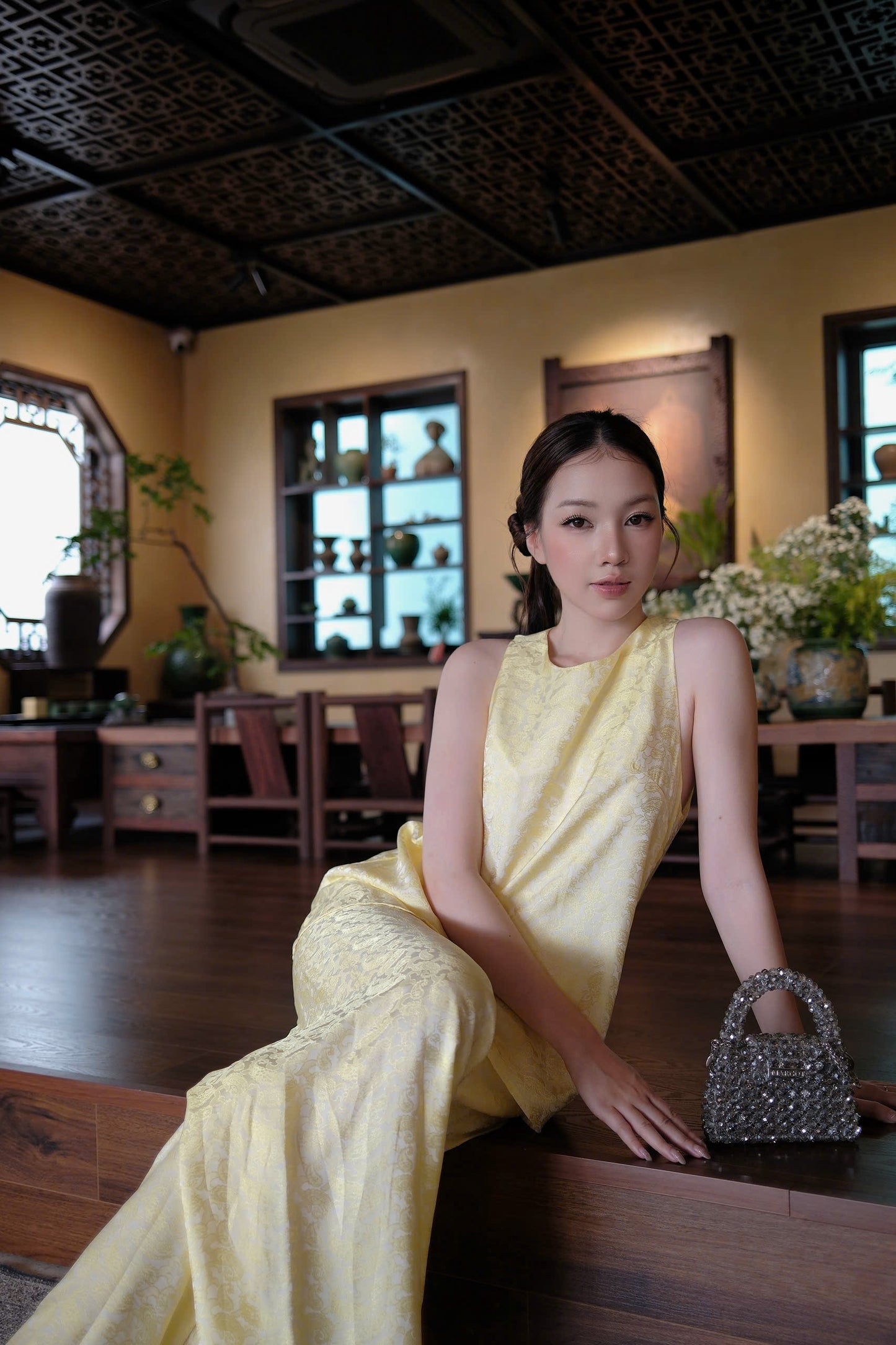 BB267 - Set đồ bộ áo sát nách lụa gấm lông công màu vàng nhạt