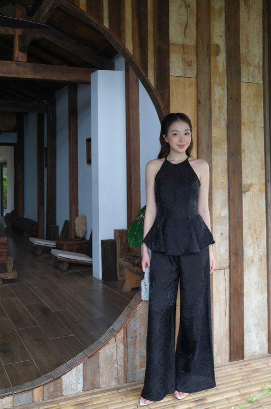 Y36 - Set đồ bộ cổ yếm chiết li eo lụa tằm thọ dơi màu đen