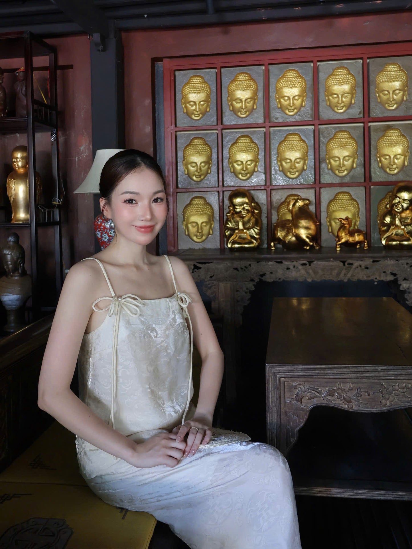 Y44 - Set đồ bộ áo 2 dây lụa tằm ánh kim thọ dơi màu trắng kem