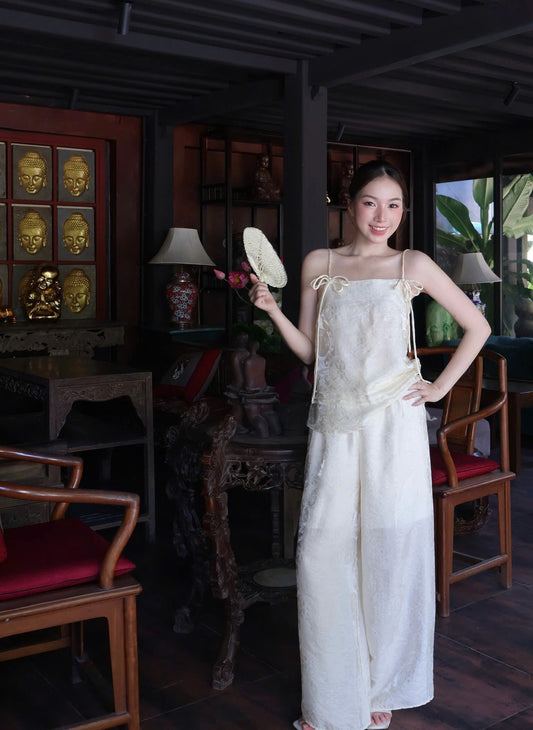 Y44 - Set đồ bộ áo 2 dây lụa tằm ánh kim thọ dơi màu trắng kem
