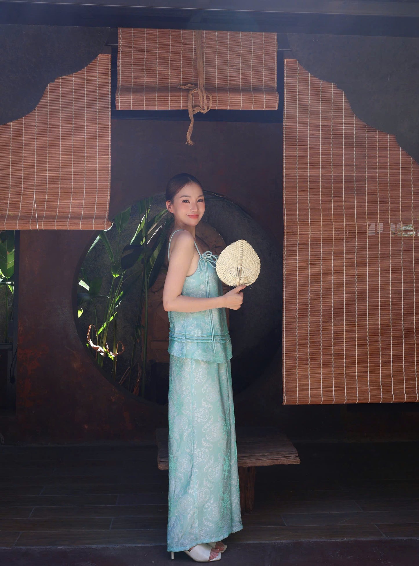 Y42 - Set đồ bộ áo 2 dây lụa tằm ánh kim thọ dơi màu xanh ngọc