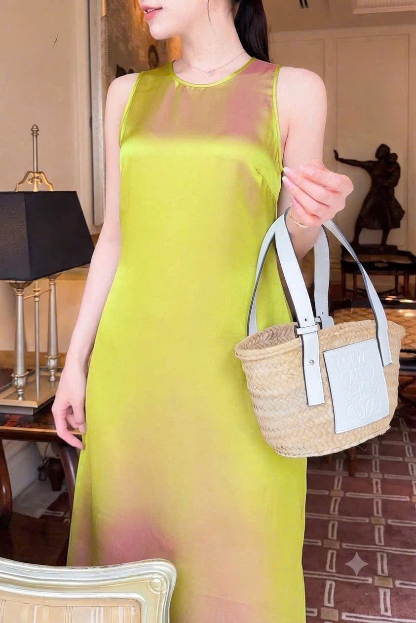 V24 - Đầm sát nách dáng dài lụa double silk
