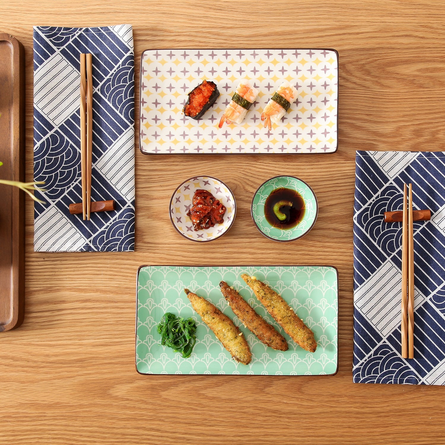 Pre-Order Set Ăn Sushi Sứ Cao Cấp 2 Đĩa Sushi, 2 Đĩa Nhúng, 2 Đôi Đũa Tre - Cocolilistore