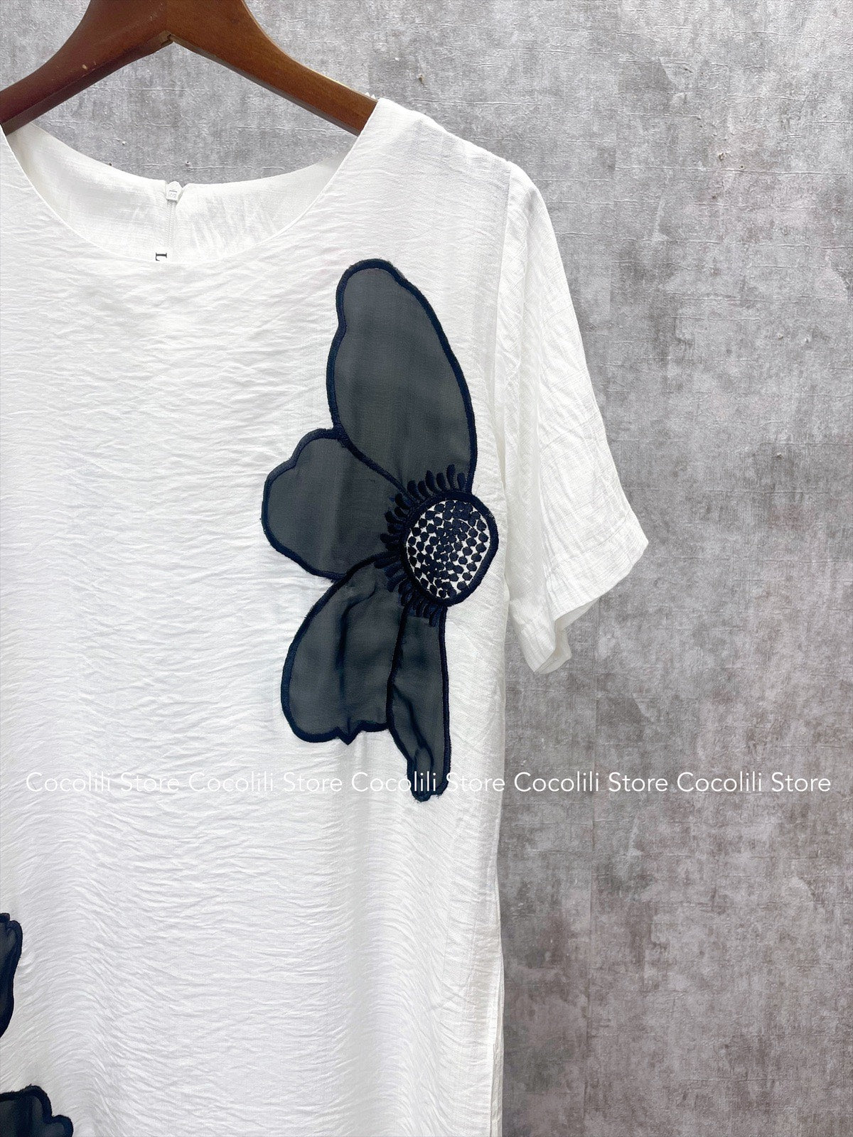 Đầm suông linen màu trắng thêu - Cocolilistore